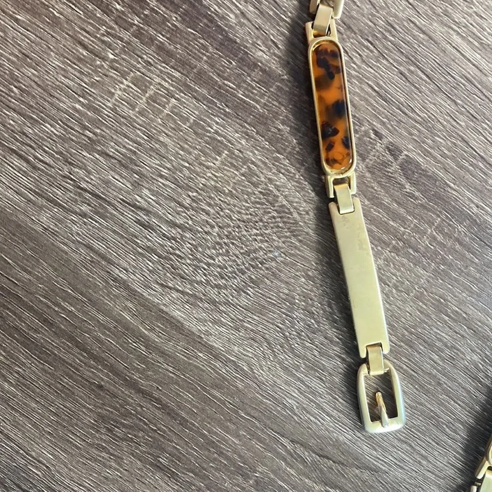 Womens Small Unbranded Vintage Gold Tone Metal Belt